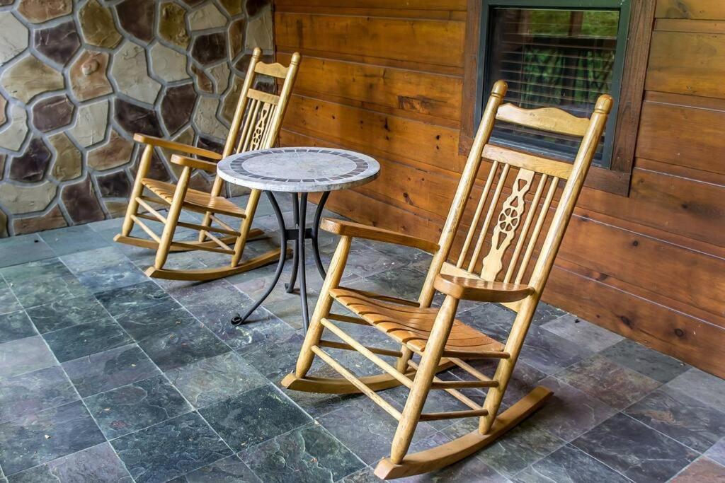 세비어빌 Holly Tree Hideaway - Semi Secluded Mtn Setting 빌라 외부 사진