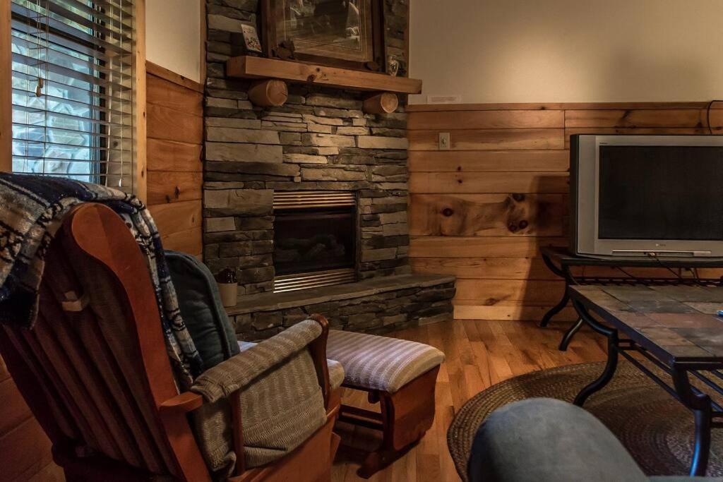 세비어빌 Holly Tree Hideaway - Semi Secluded Mtn Setting 빌라 외부 사진