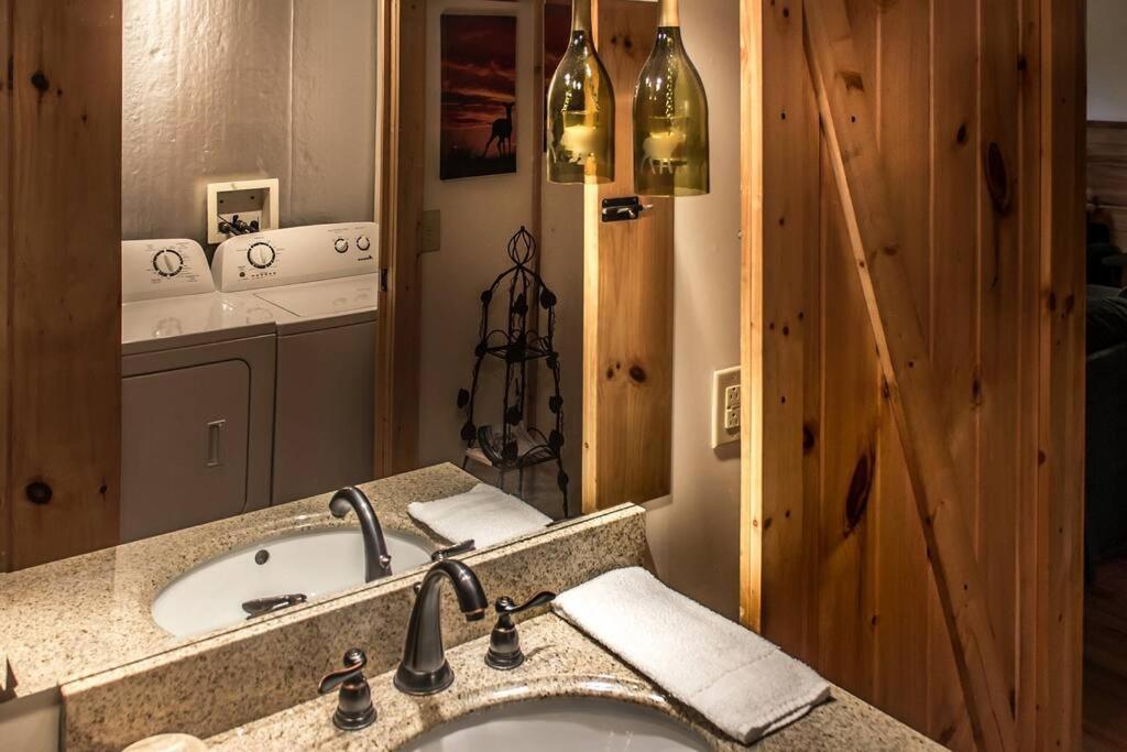 세비어빌 Holly Tree Hideaway - Semi Secluded Mtn Setting 빌라 외부 사진