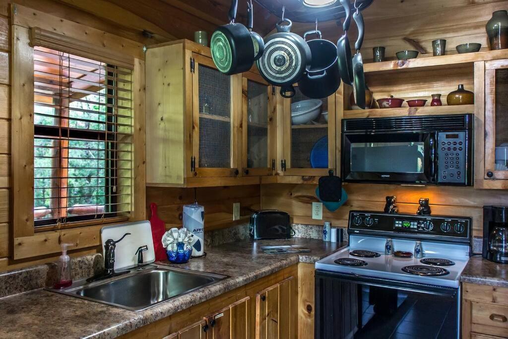 세비어빌 Holly Tree Hideaway - Semi Secluded Mtn Setting 빌라 외부 사진