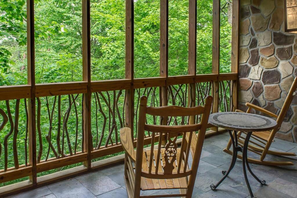 세비어빌 Holly Tree Hideaway - Semi Secluded Mtn Setting 빌라 외부 사진